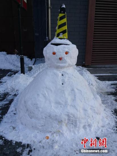 资料图：雪人。张颖 摄